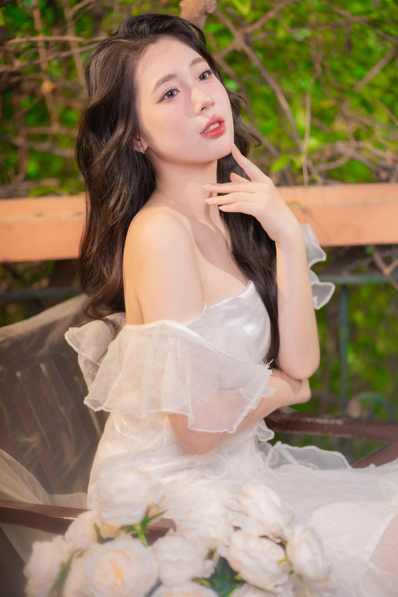 “Tôi đã tiếp thu nền văn hoá của cả hai địa phương, vừa có sự giản dị, mộc mạc của vùng nguyên sơ, vừa có sự trang nhã và lịch thiệp của thủ đô”, cô nói.