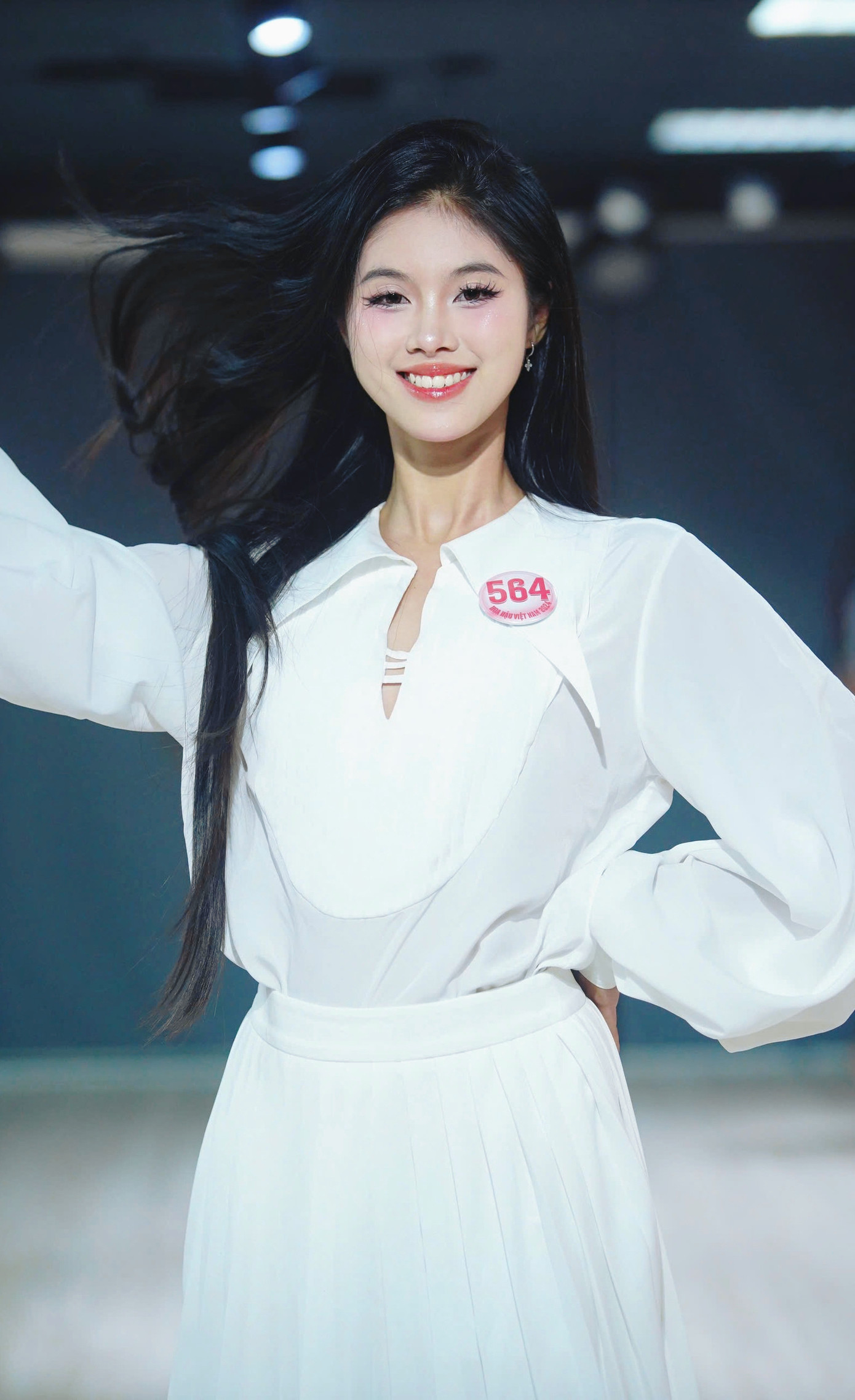 Võ Đoàn Bảo Hà khoe nụ cười tươi. Cô có gương mặt sáng sân khấu.