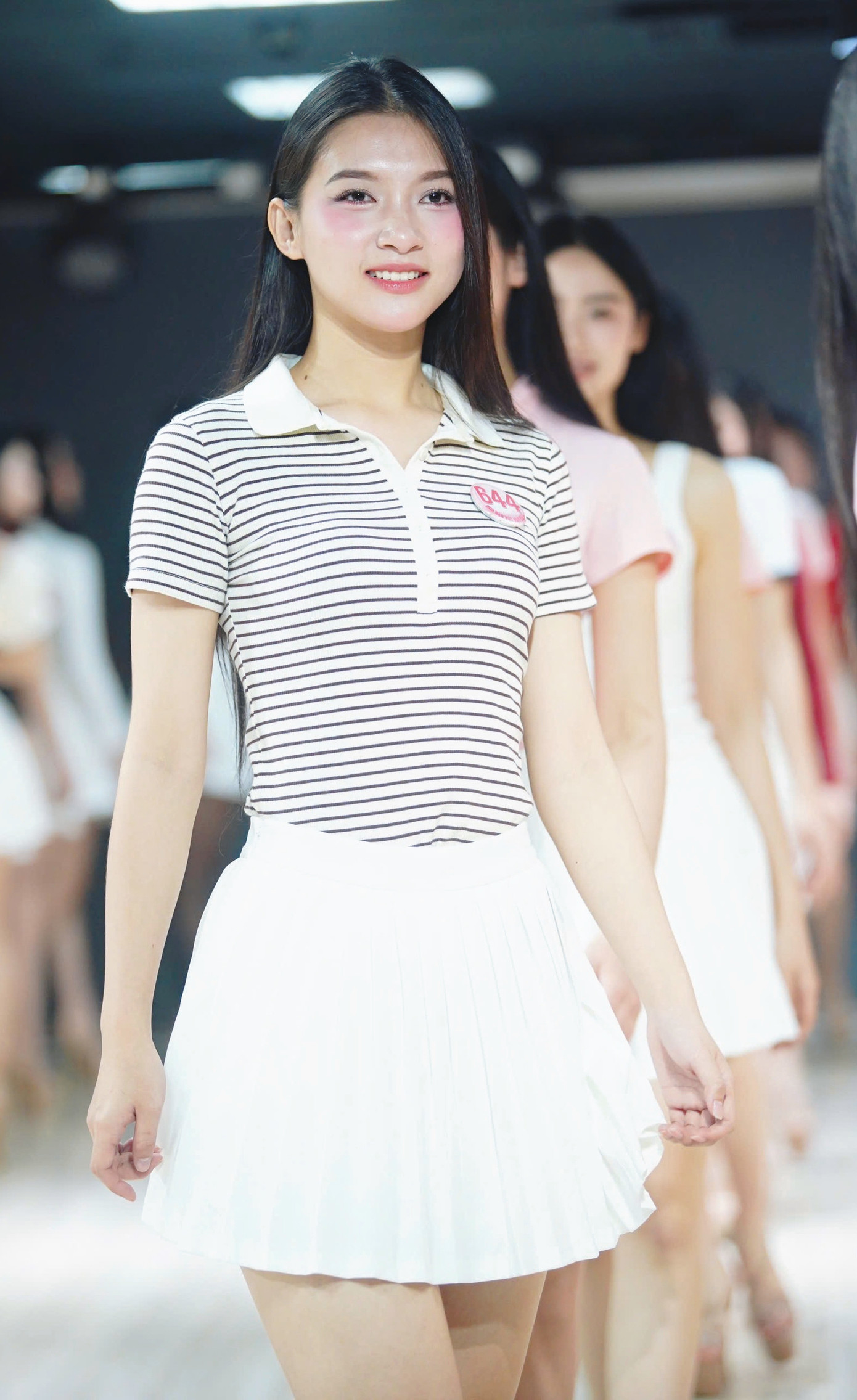 Lê Thị Mỹ Dung, Nguyễn Đỗ Vũ Yến là hai thí sinh có gương mặt đẹp, bầu bĩnh.