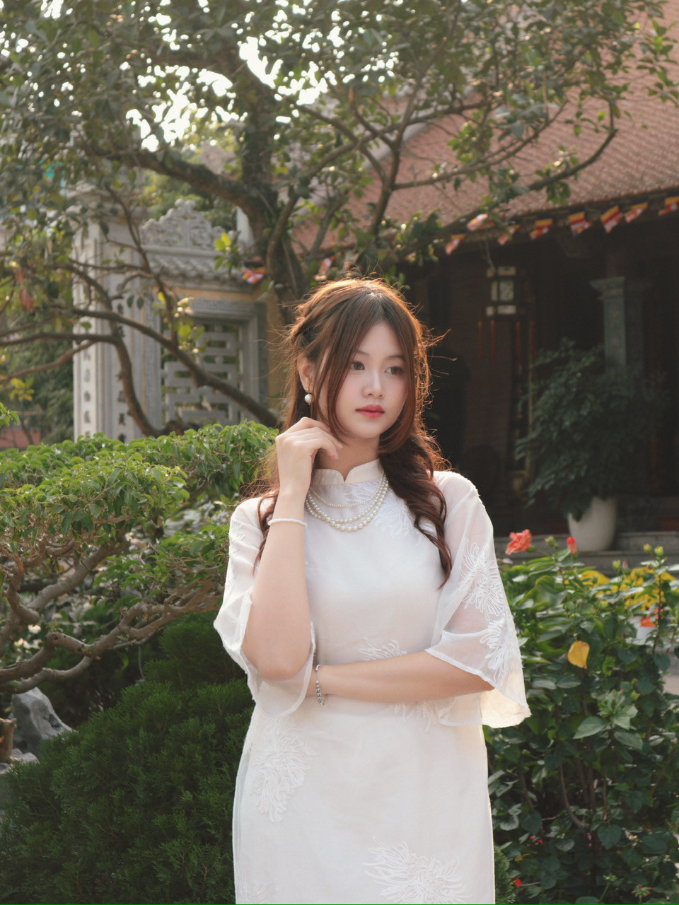 Chia sẻ thêm với Tiền Phong, Phương Linh cho biết cô sinh ra và lớn lên trong một gia đình có truyền thống văn chương. Bản thân cô cũng yêu thích môn Văn và đã đạt 9 điểm văn trong kỳ thi đại học.