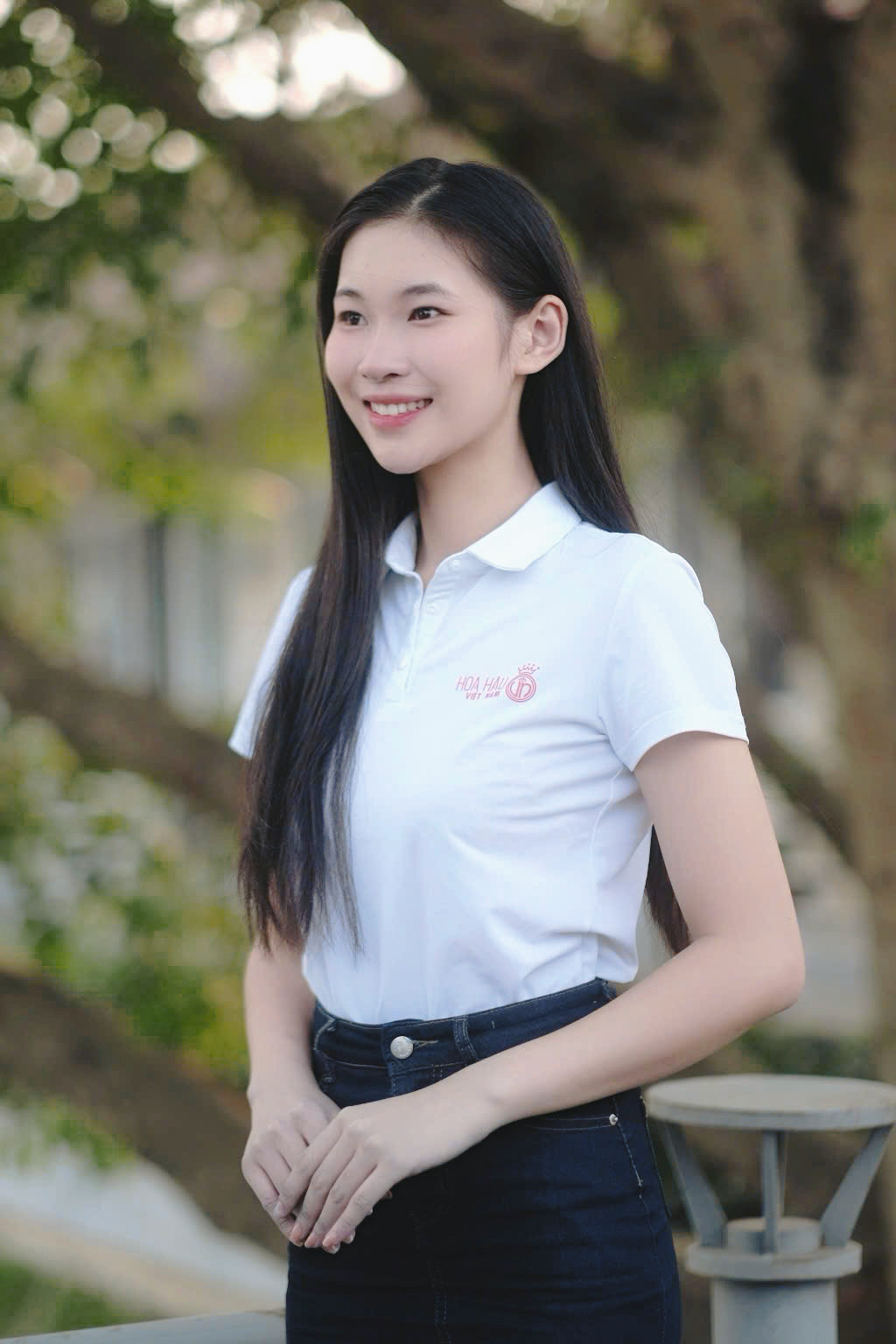 Thể thao luôn là một phần quan trọng trong cuộc sống của Hiền Nhi. Cô chơi cầu lông, bóng chuyền và chạy bộ thường xuyên. “Tôi tin vào lối sống cân bằng, duy trì tinh thần thoải mái thay vì ăn kiêng hà khắc”, cô nói.