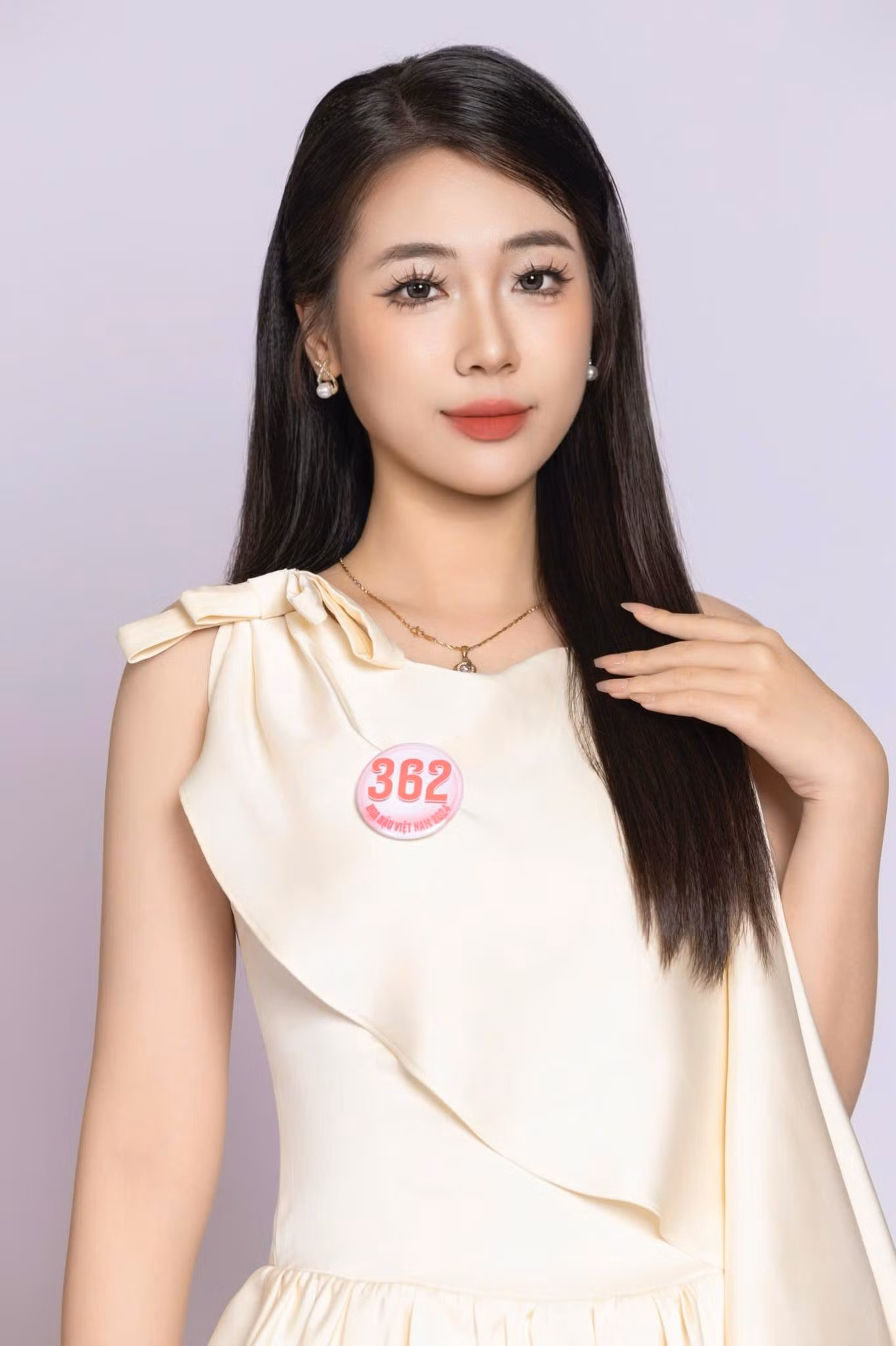 Thí sinh Nguyễn Phương Chi, SBD 362, sinh năm 2005, đến từ Hà Nội là một trong bốn sinh viên của Đại học Thương mại đang tham gia vòng chung khảo toàn quốc Hoa hậu Việt Nam 2024.