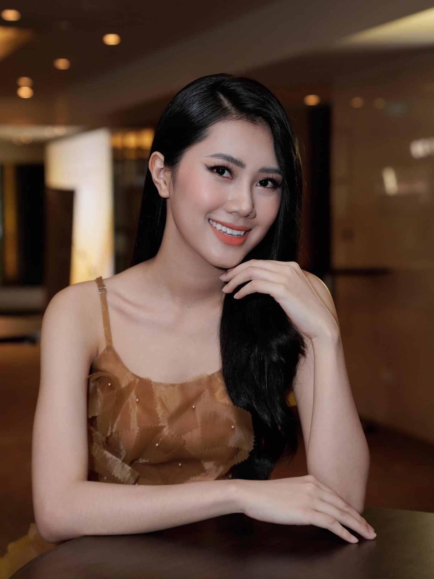 Ở vòng phỏng vấn kín, Thùy Nhiên được các giám khảo hỏi về năng khiếu nổi bật của mình. Cô chia sẻ mình có 10 hoa tay và có lẽ điều đặc biệt này mang lại cho cô khả năng đa dạng và linh hoạt. "Tôi khá tự tin diễn thuyết trước đám đông, có khả năng cảm nhạc, hát, múa, vẽ, đàn piano, cắm hoa, nấu ăn và khả năng ứng biến linh hoạt xử lý tình huống", cô nói.