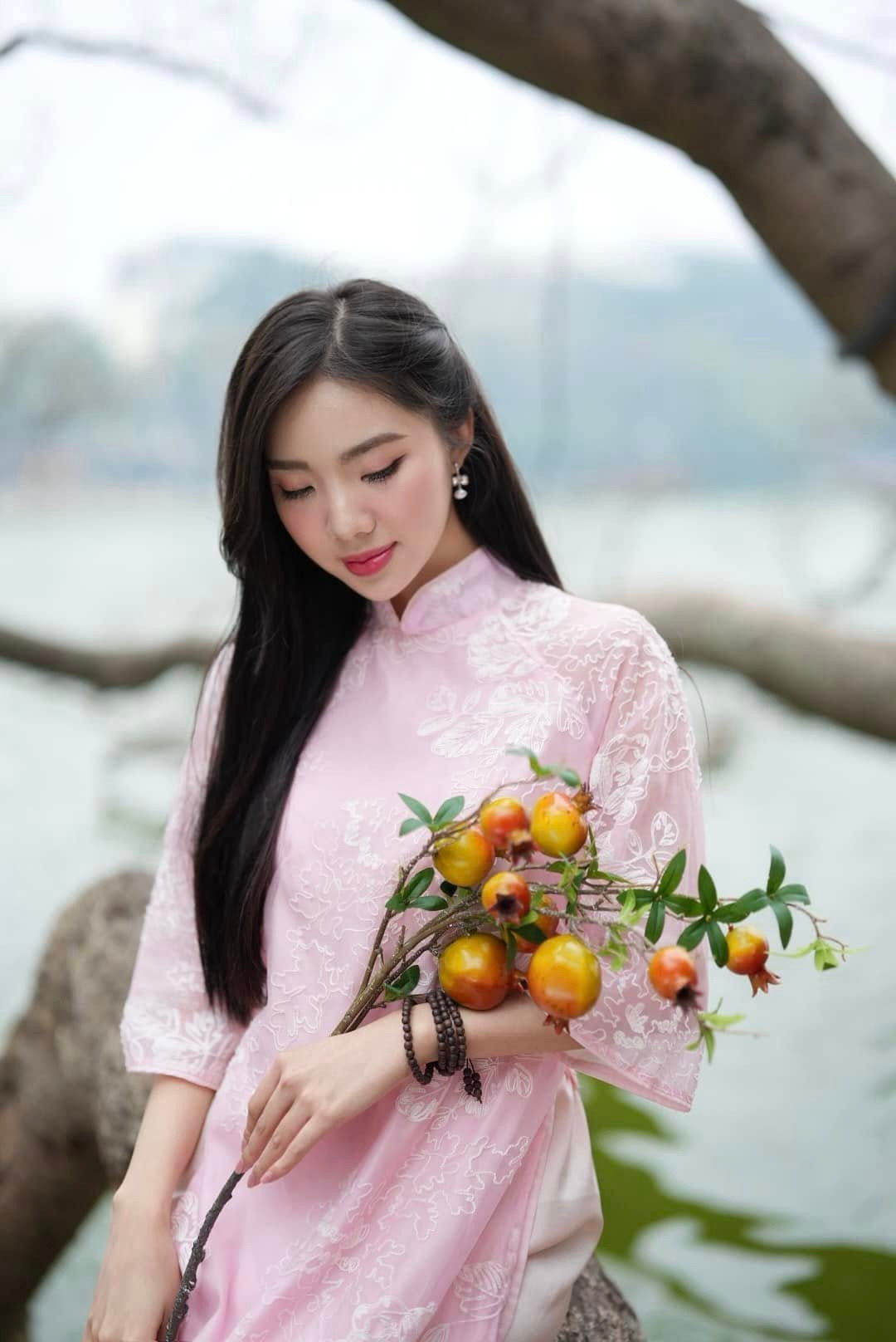 Hồng Hải chia sẻ lý do tham gia cuộc thi Hoa hậu Việt Nam: "Tôi đã hâm mộ cuộc thi Hoa hậu Việt Nam từ nhỏ, cũng như rất ngưỡng mộ các chị Hoa hậu Việt Nam. Đó là động lực để tôi rèn luyện, phát triển bản thân. Và bây giờ tôi may mắn được vào top 41 Hoa hậu Việt Nam 2024. Đây là cơ hội để tôi học hỏi, hoàn thiện”.