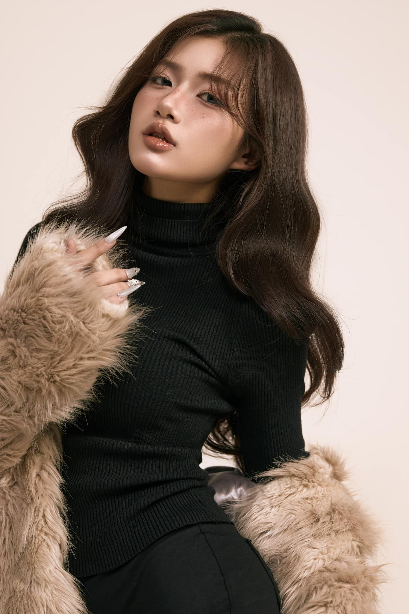 Ngọc Anh tham gia nhiều hoạt động của trường, lớp, là thành viên của các câu lạc bộ điền kinh, bóng rổ. Cô từng giành Huy chương Vàng đồng diễn tại trường THCS Phú Diễn.