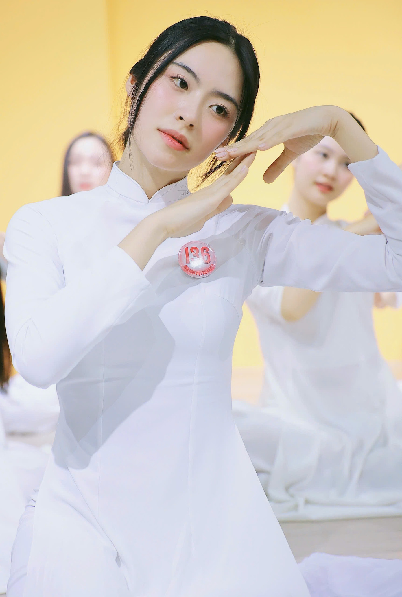 Nhiều thí sinh chia sẻ họ gặp khó khăn trong việc nhớ các động tác và đứng đúng đội hình.