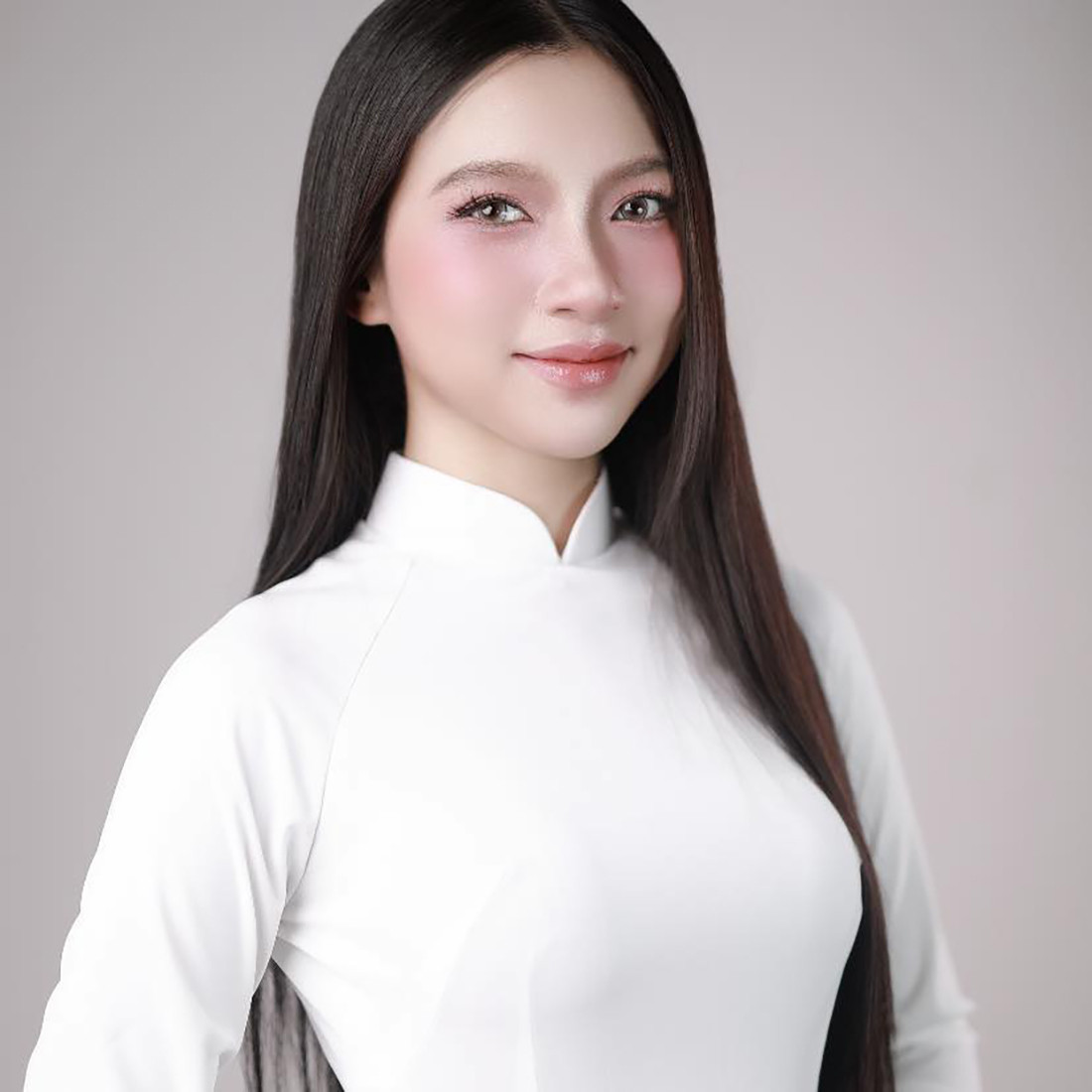 Trên các diễn đàn sắc đẹp, vẻ ngọt ngào và trong trẻo của Vũ Yến được nhiều khán giả yêu mến. Nhiều người nhận xét cô có gương mặt như búp bê với đôi mắt to tròn, sống mũi cao.