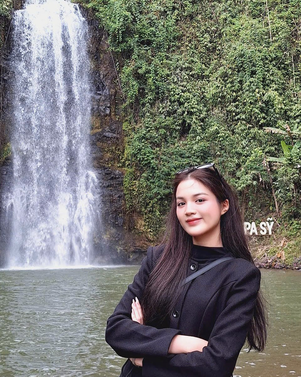 Minh Thu nói cô ghi danh tại Hoa hậu Việt Nam 2024 vì ấn tượng với tiêu chí đề cao vẻ đẹp nguyên bản mà ban tổ chức đưa ra. Tại cuộc thi năm nay, ngoài Minh Thu còn ba nữ sinh của Đại học Thương mại cũng lọt vào vòng chung khảo. "Chúng tôi chia sẻ, giúp đỡ nhau và cố gắng hết mình trong hành trình chinh phục vương miện Hoa hậu Việt Nam 2024", Minh Thu nói.