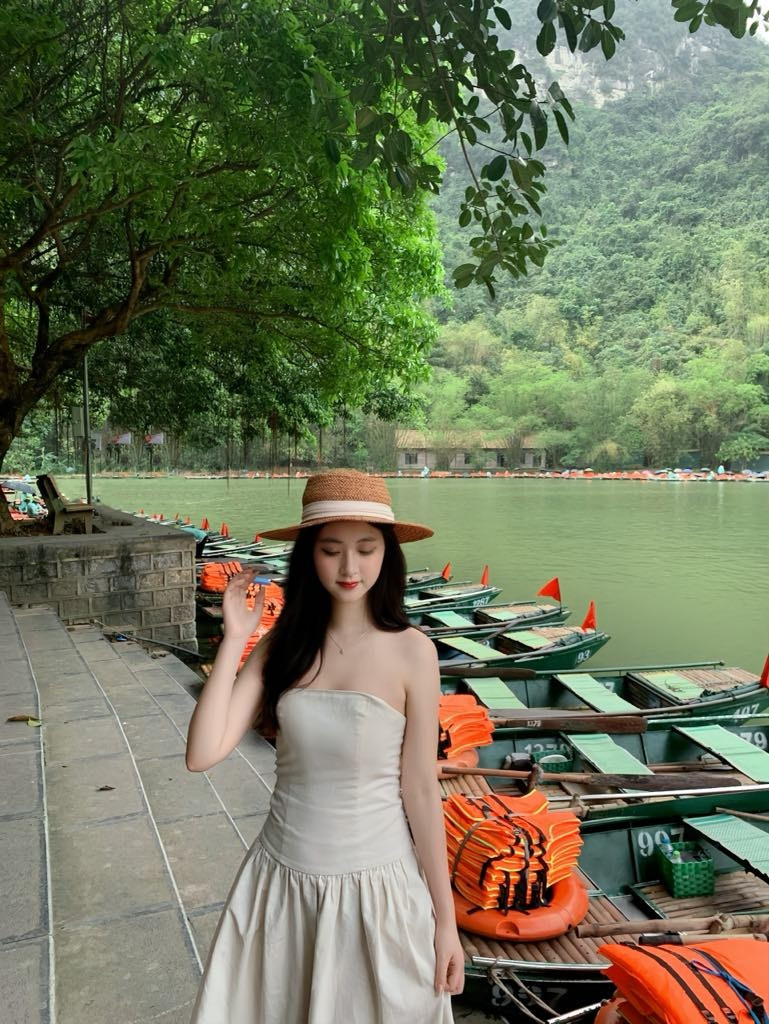 Ở vòng phỏng vấn kín, Tú Anh ấn tượng với sự thân thiện và nhiệt tình của ban giám khảo. Cô bắt đầu phần phỏng vấn kín bằng việc tự giới thiệu bản thân. Điều khiến Tú Anh bất ngờ là ban giám khảo thông báo những gì cô nói đã khá đầy đủ, không cần phải hỏi thêm gì nữa và cho phép ra khỏi phòng.