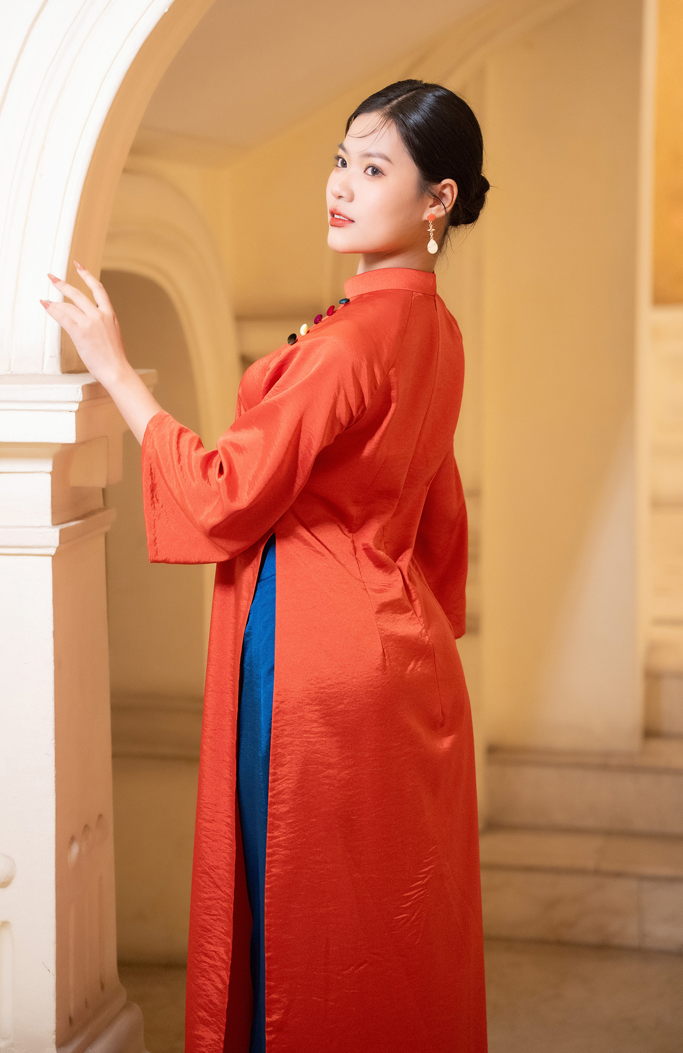 Yến Linh đang là sinh viên ngành Thiết kế nội thất tại Đại học Mỹ Thuật Công Nghiệp. Cô có bằng tiếng Nhật JLPT, hạng N4.