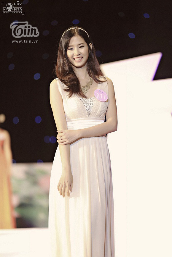 Ngọc Diệp vừa đoạt giải “Nữ sinh có gương mặt khả ái” trong Chung kết cuộc thi Duyên dáng sinh viên ĐH Đà Nẵng 2013