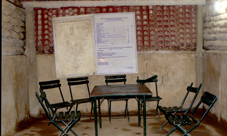 Bàn làm việc của tướng Đờ Cát