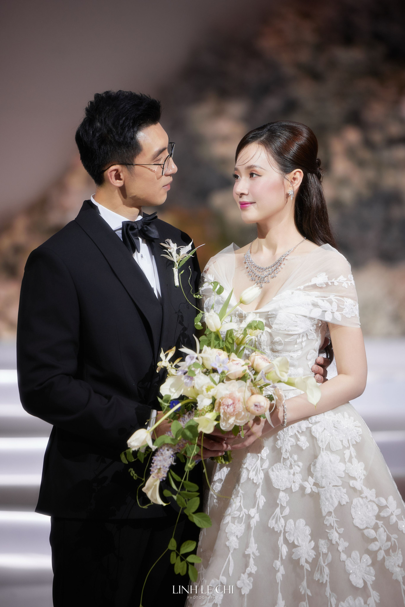 Dự kiến nữ diễn viên diện 4 chiếc váy cưới, trong đó có một chiếc đặt may riêng tại Pháp hồi đầu năm.