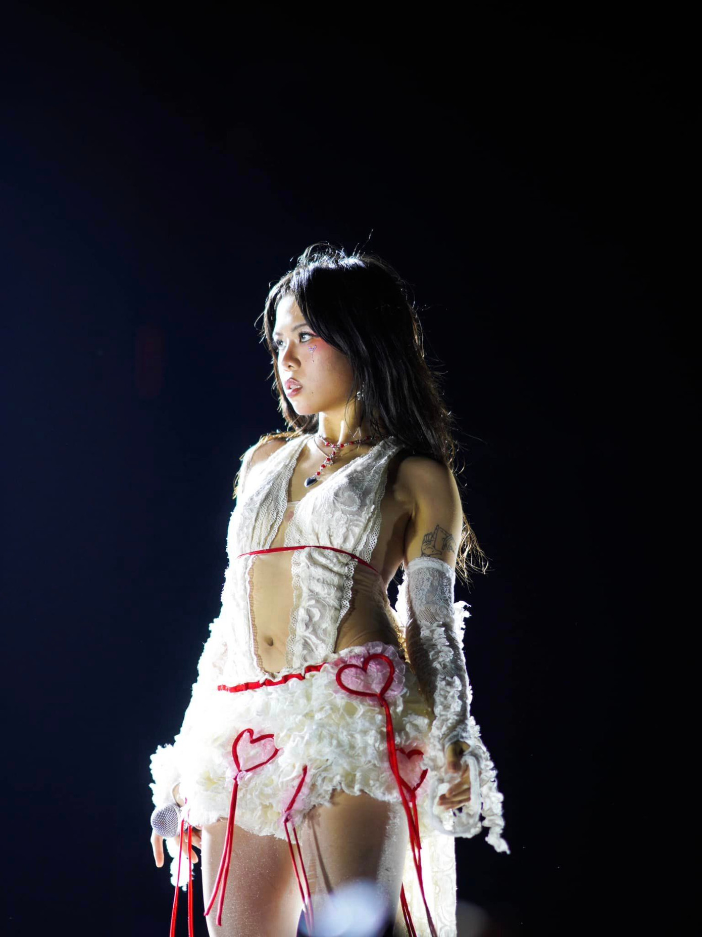 Ca khúc của tlinh và Coldzy gây tranh cãi vì ca từ dung tục, phản cảm.