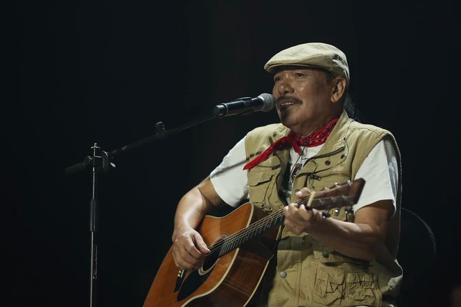 Nhạc sĩ Trần Tiến phủ nhận chuyện chê Đàm Vĩnh Hưng hát dở, thiếu tôn trọng tác giả. Nhạc sĩ Trần Tiến phủ nhận chuyện chê Đàm Vĩnh Hưng hát dở, thiếu tôn trọng tác giả.