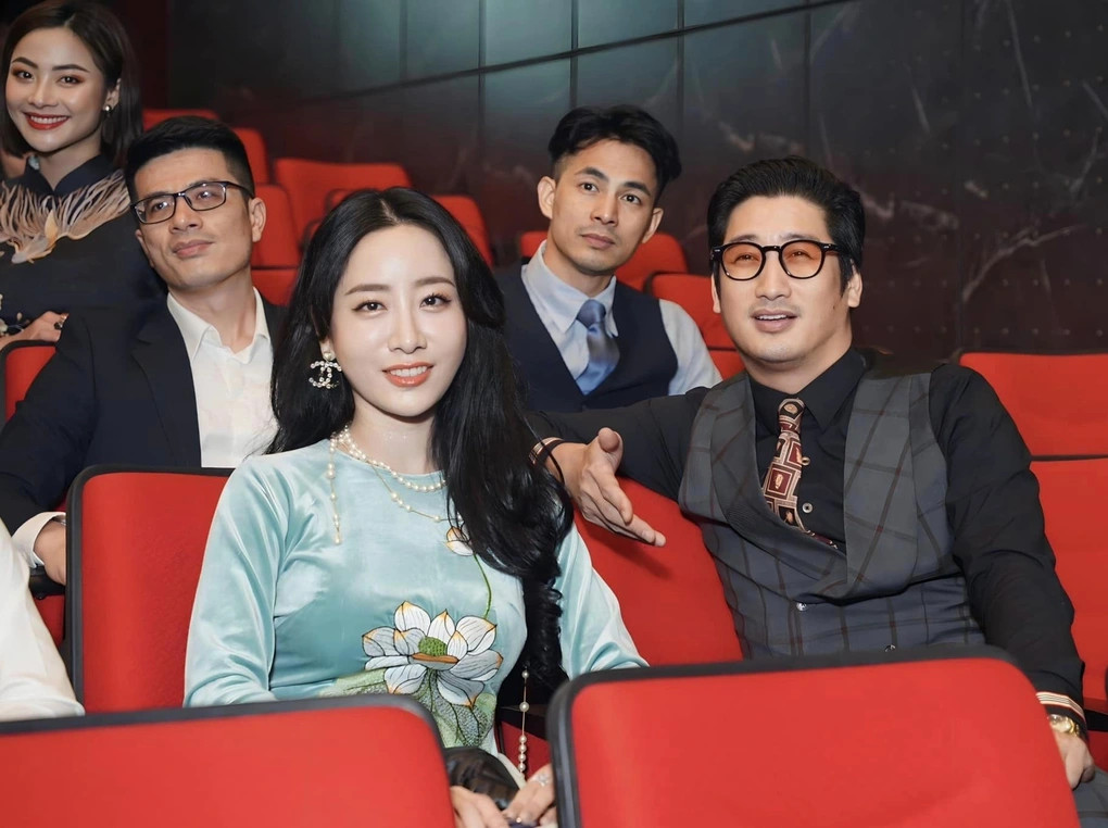 Ngọc Quỳnh và Thùy Anh cùng công tác tại Nhà hát Kịch Hà Nội.