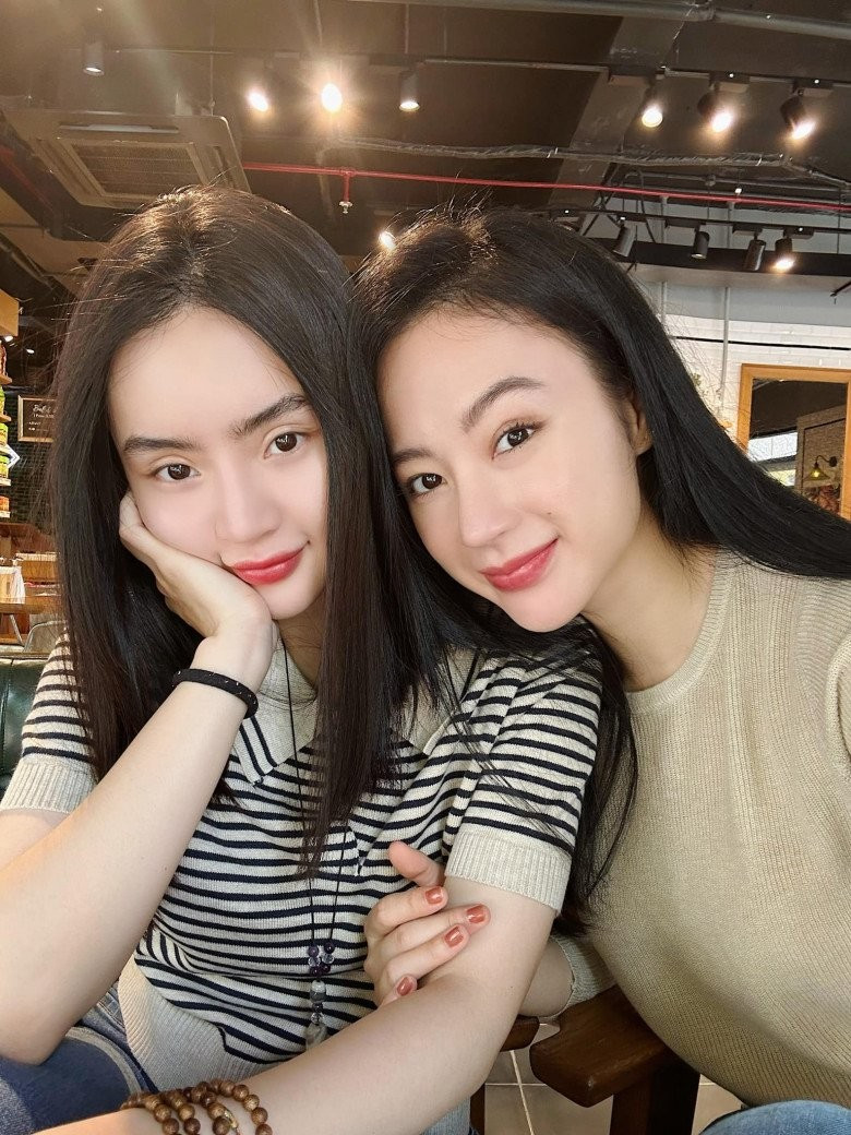 Angela Phương Trinh và em gái Phương Trang.