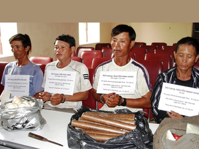 Một nhóm người buôn thuốc nổ bị cơ quan chức năng bắt giữ