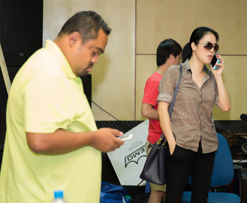 Chồng lặng lẽ đợi Thu Phương tập hát lúc nửa đêm ảnh 2