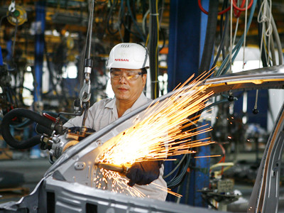 Doanh nghiệp sẽ nặng gánh chi phí, nếu EVN chỉ tăng, không giảm giá điện. đến 2015. Ảnh: Hồng Vĩnh. Doanh nghiệp sẽ nặng gánh chi phí, nếu EVN chỉ tăng, không giảm giá điện. đến 2015. Ảnh: Hồng Vĩnh