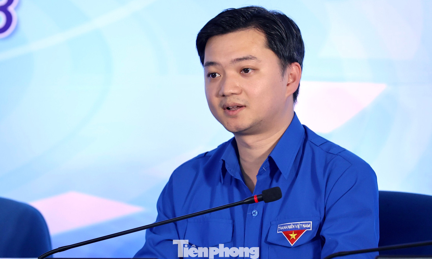 Bí thư T.Ư Đoàn, Chủ tịch Hội Sinh viên Việt Nam Nguyễn Minh Triết cho biết: "Hiện nay trong khối trường học đang triển khai 3 phong trào lớn là “Học sinh 3 tốt”, “Học sinh 3 rèn luyện”, “Sinh viên 5 tốt”. Bên cạnh các nội dung tuyên truyền, triển khai hoạt động cho học sinh, sinh viên rèn luyện, phấn đấu, trưởng thành theo từng nhóm nội dung, các giải pháp tuyên dương, phát huy các cá nhân tiêu biểu, trong thiết kế và chỉ đạo phong trào, chúng tôi cũng chú trọng sự liên kết giữa các phong trào để làm sao quá trình rèn luyện, phấn đấu của các bạn học sinh, sinh viên được liên tục, xuyên suốt." Bí thư T.Ư Đoàn, Chủ tịch Hội Sinh viên Việt Nam Nguyễn Minh Triết cho biết: "Hiện nay trong khối trường học đang triển khai 3 phong trào lớn là “Học sinh 3 tốt”, “Học sinh 3 rèn luyện”, “Sinh viên 5 tốt”. Bên cạnh các nội dung tuyên truyền, triển khai hoạt động cho học sinh, sinh viên rèn luyện, phấn đấu, trưởng thành theo từng nhóm nội dung, các giải pháp tuyên dương, phát huy các cá nhân tiêu biểu, trong thiết kế và chỉ đạo phong trào, chúng tôi cũng chú trọng sự liên kết giữa các phong trào để làm sao quá trình rèn luyện, phấn đấu của các bạn học sinh, sinh viên được liên tục, xuyên suốt."