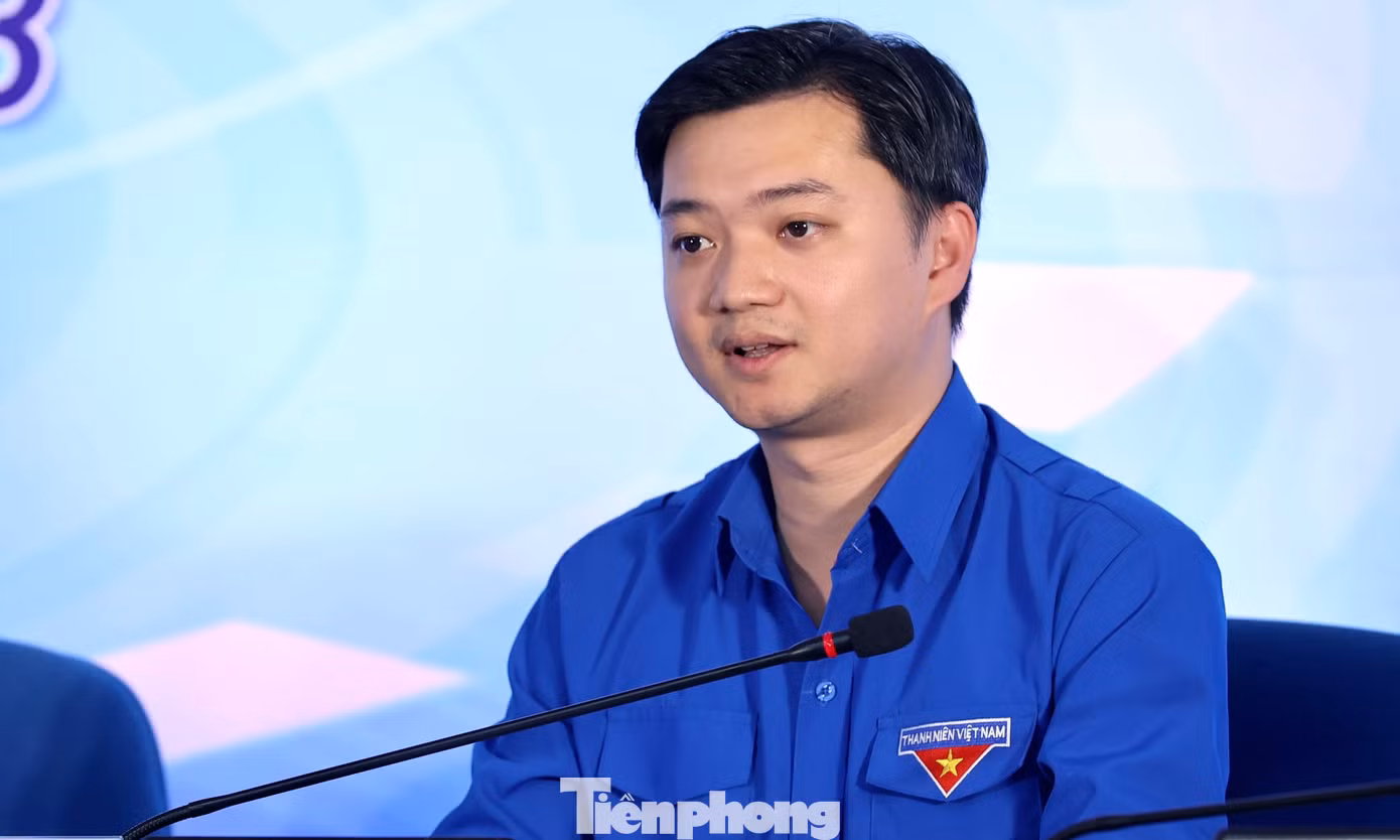 Bí thư T.Ư Đoàn, Chủ tịch Hội Sinh viên Việt Nam Nguyễn Minh Triết cho biết: "Hiện nay trong khối trường học đang triển khai 3 phong trào lớn là “Học sinh 3 tốt”, “Học sinh 3 rèn luyện”, “Sinh viên 5 tốt”. Bên cạnh các nội dung tuyên truyền, triển khai hoạt động cho học sinh, sinh viên rèn luyện, phấn đấu, trưởng thành theo từng nhóm nội dung, các giải pháp tuyên dương, phát huy các cá nhân tiêu biểu, trong thiết kế và chỉ đạo phong trào, chúng tôi cũng chú trọng sự liên kết giữa các phong trào để làm sao quá trình rèn luyện, phấn đấu của các bạn học sinh, sinh viên được liên tục, xuyên suốt." Bí thư T.Ư Đoàn, Chủ tịch Hội Sinh viên Việt Nam Nguyễn Minh Triết cho biết: "Hiện nay trong khối trường học đang triển khai 3 phong trào lớn là “Học sinh 3 tốt”, “Học sinh 3 rèn luyện”, “Sinh viên 5 tốt”. Bên cạnh các nội dung tuyên truyền, triển khai hoạt động cho học sinh, sinh viên rèn luyện, phấn đấu, trưởng thành theo từng nhóm nội dung, các giải pháp tuyên dương, phát huy các cá nhân tiêu biểu, trong thiết kế và chỉ đạo phong trào, chúng tôi cũng chú trọng sự liên kết giữa các phong trào để làm sao quá trình rèn luyện, phấn đấu của các bạn học sinh, sinh viên được liên tục, xuyên suốt."