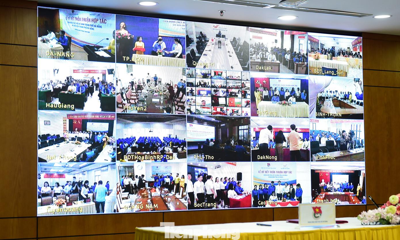 Hình ảnh ký kết tại các địa phương. Ảnh: Xuân Tùng