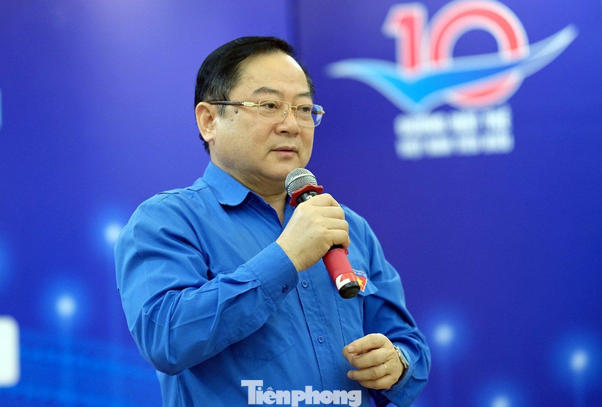 Nhà báo Lê Xuân Sơn phát biểu tại chương trình. Ảnh: Hoàng Mạnh Thắng Nhà báo Lê Xuân Sơn phát biểu tại chương trình. Ảnh: Hoàng Mạnh Thắng