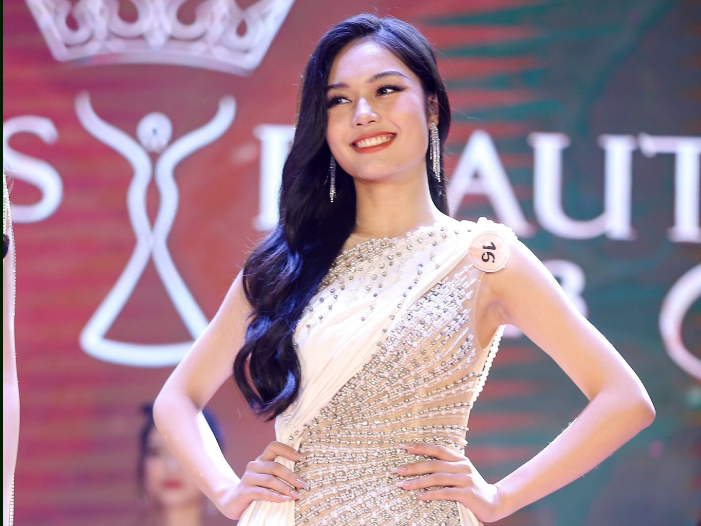 Ba gương mặt xuất sắc cuộc thi là Hoa khôi Nguyễn Thục Uyên Nhi, Á khôi 1 Phạm Hồng Anh, Á khôi 2 Hoàng Thị Ngọc Hà. Ảnh: BTC