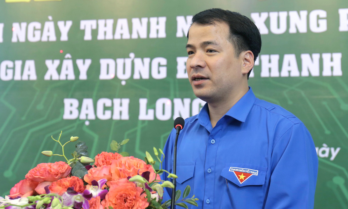Anh Ngô Văn Cương đánh giá: "Suốt 30 năm qua, rất nhiều lượt TNXP đã ra đảo Bạch Long Vĩ làm đảo thêm xanh, thêm sạch". Ảnh: Bảo Anh