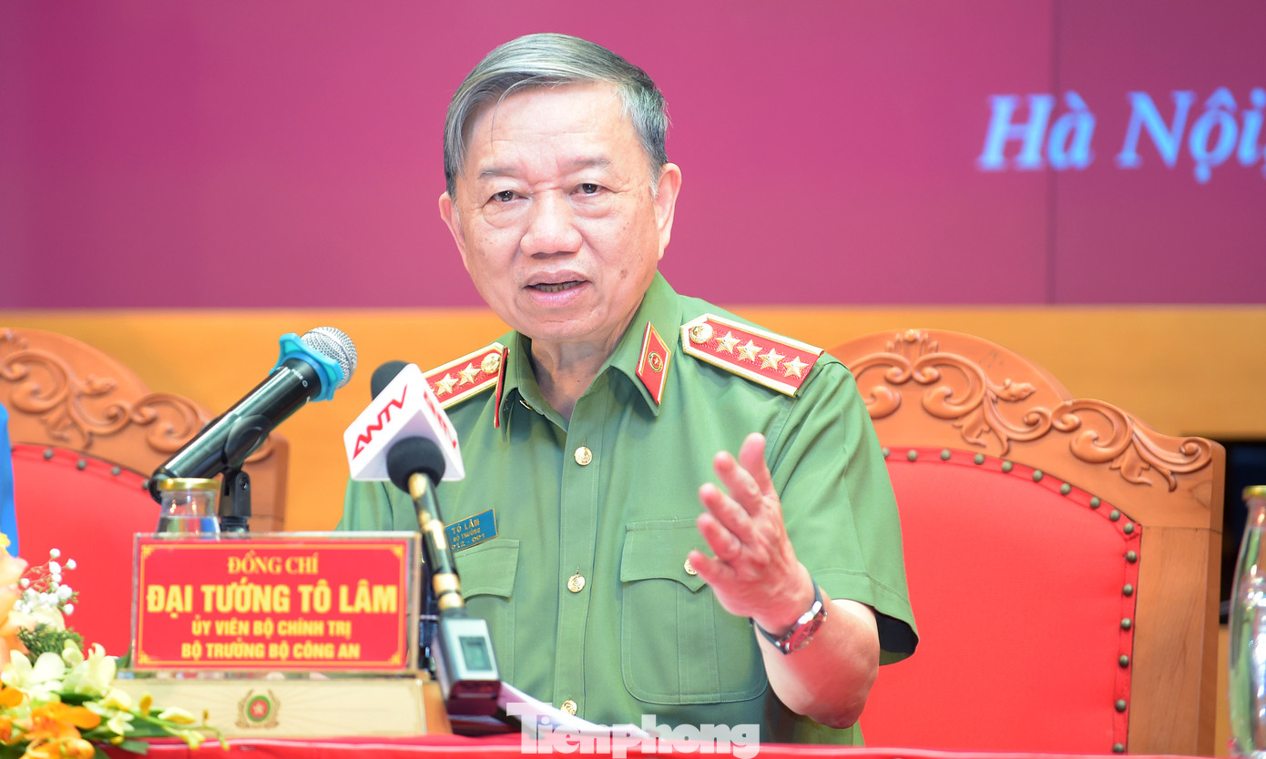 Bộ trưởng Bộ Công an Tô Lâm trao đổi tại chương trình. Ảnh: Xuân Tùng Bộ trưởng Bộ Công an Tô Lâm trao đổi tại chương trình. Ảnh: Xuân Tùng