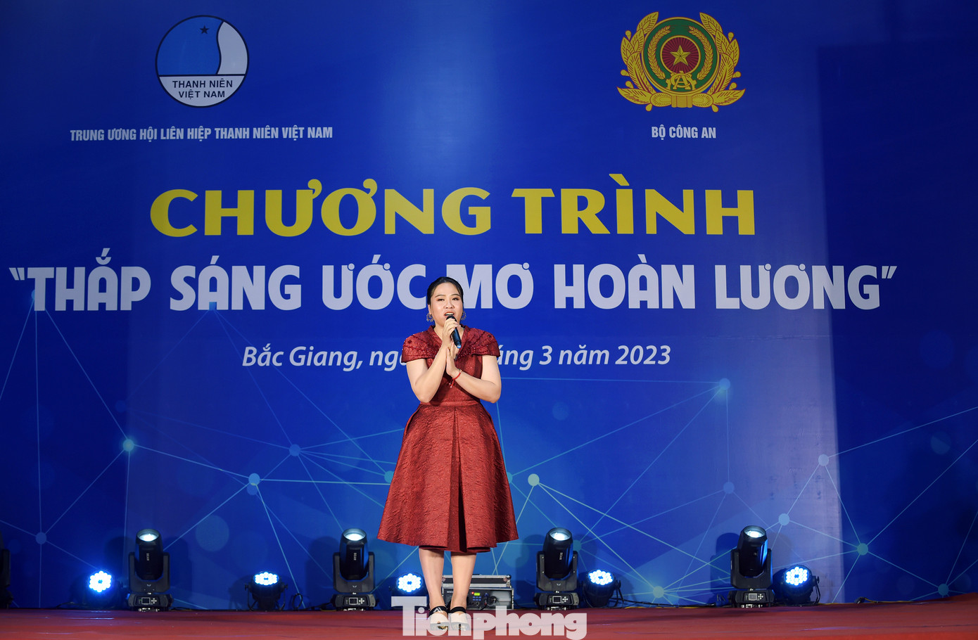 Tại chương trình, NSƯT Xuân Bắc và thành viên CLB Nghệ sĩ trẻ giao lưu, động viên các phạm nhân rèn luyện, cải tạo tốt sớm hòa nhập với cộng đồng. Ca sĩ Hà Myo - Gương mặt trẻ Việt Nam tiêu biểu năm 2022, cùng các ca sĩ trình bày nhiều tiết mục cũng là những thông điệp ý nghĩa hướng đến các phạm nhân. Ảnh: Xuân Tùng Tại chương trình, NSƯT Xuân Bắc và thành viên CLB Nghệ sĩ trẻ giao lưu, động viên các phạm nhân rèn luyện, cải tạo tốt sớm hòa nhập với cộng đồng. Ca sĩ Hà Myo - Gương mặt trẻ Việt Nam tiêu biểu năm 2022, cùng các ca sĩ trình bày nhiều tiết mục cũng là những thông điệp ý nghĩa hướng đến các phạm nhân. Ảnh: Xuân Tùng