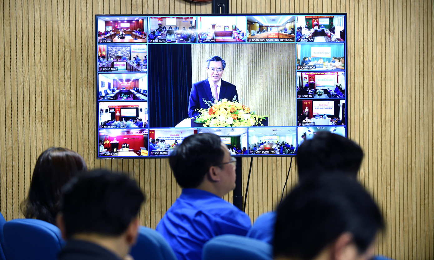 Tọa đàm diễn ra theo hình thức trực tiếp và trực tuyến. Ảnh: Xuân Tùng