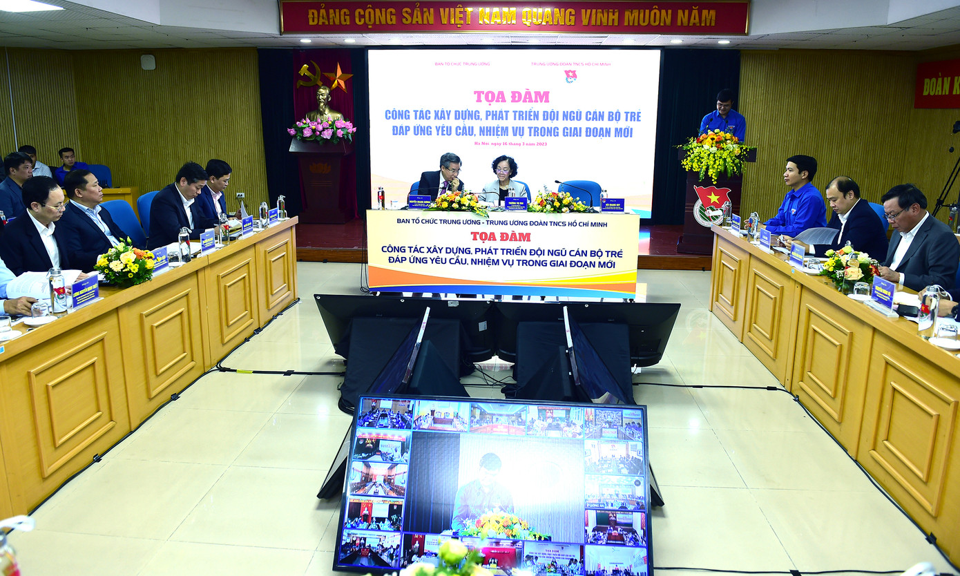 Tọa đàm diễn ra theo hình thức trực tiếp và trực tuyến. Ảnh: Xuân Tùng