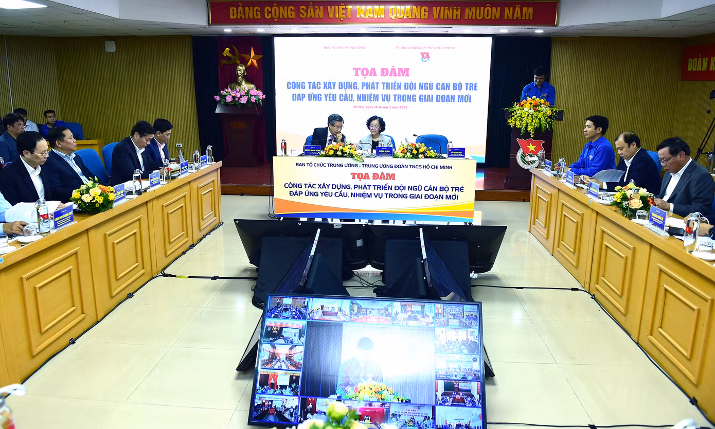 Tọa đàm diễn ra theo hình thức trực tiếp và trực tuyến. Ảnh: Xuân Tùng