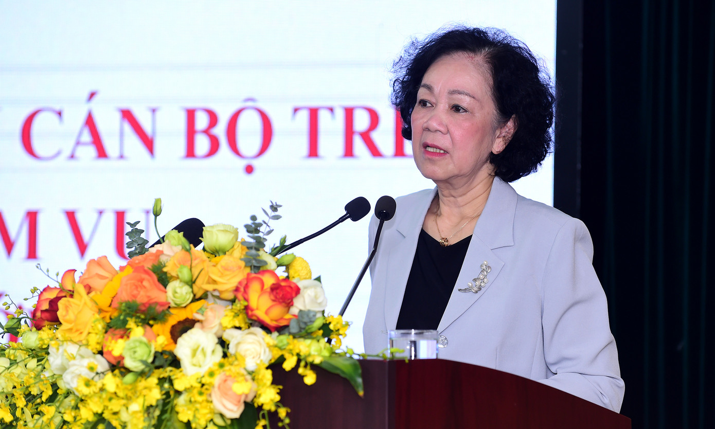 Bà Trương Thị Mai trao đổi chuyên đề tại tọa đàm. Ảnh: Xuân Tùng