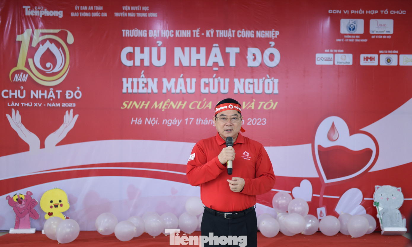 Nhà báo Lê Xuân Sơn phát biểu tại chương trình. Ảnh: Xuân Tùng