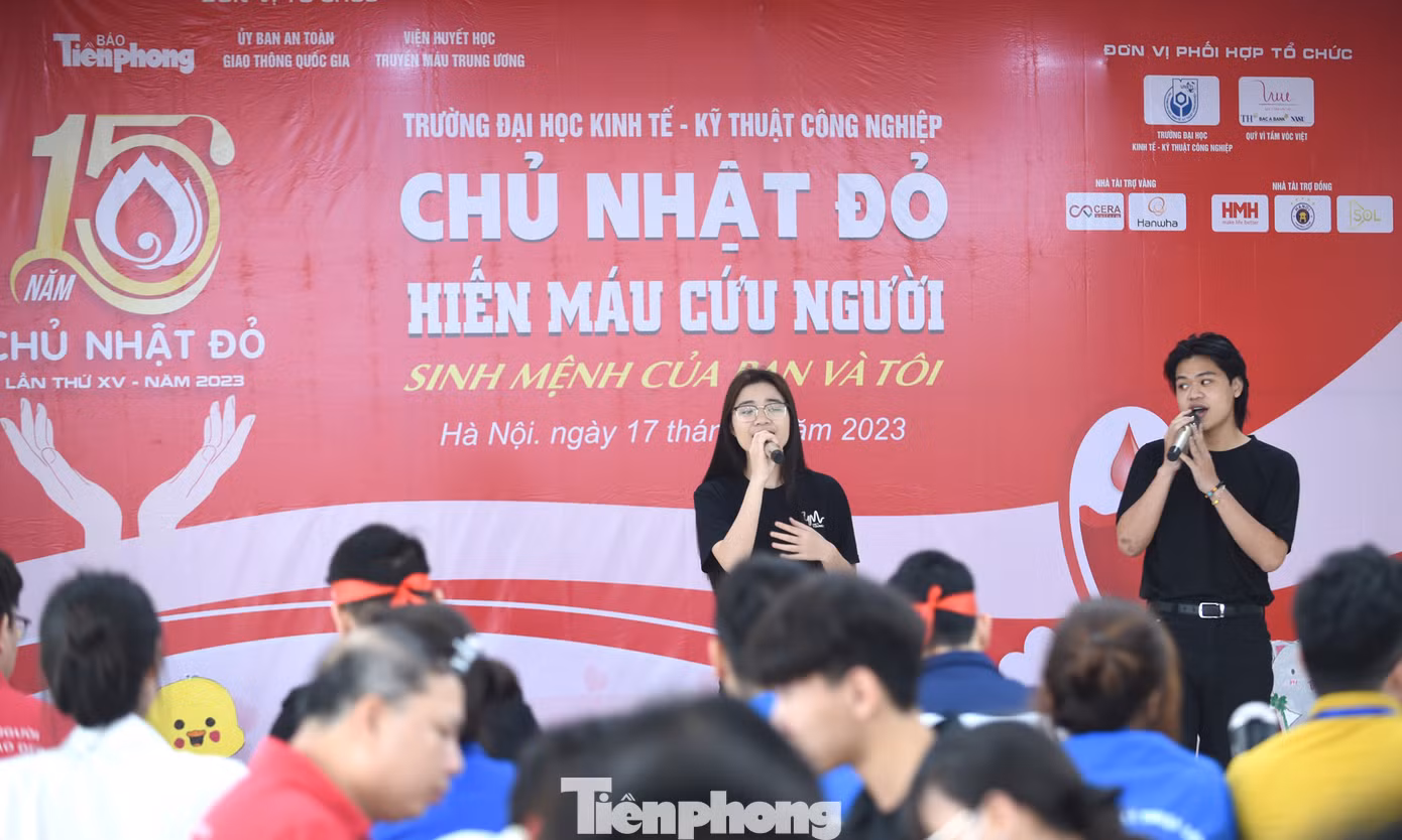 Tiết mục văn nghệ khai màn chương trình. Ảnh: Xuân Tùng Tiết mục văn nghệ khai màn chương trình. Ảnh: Xuân Tùng