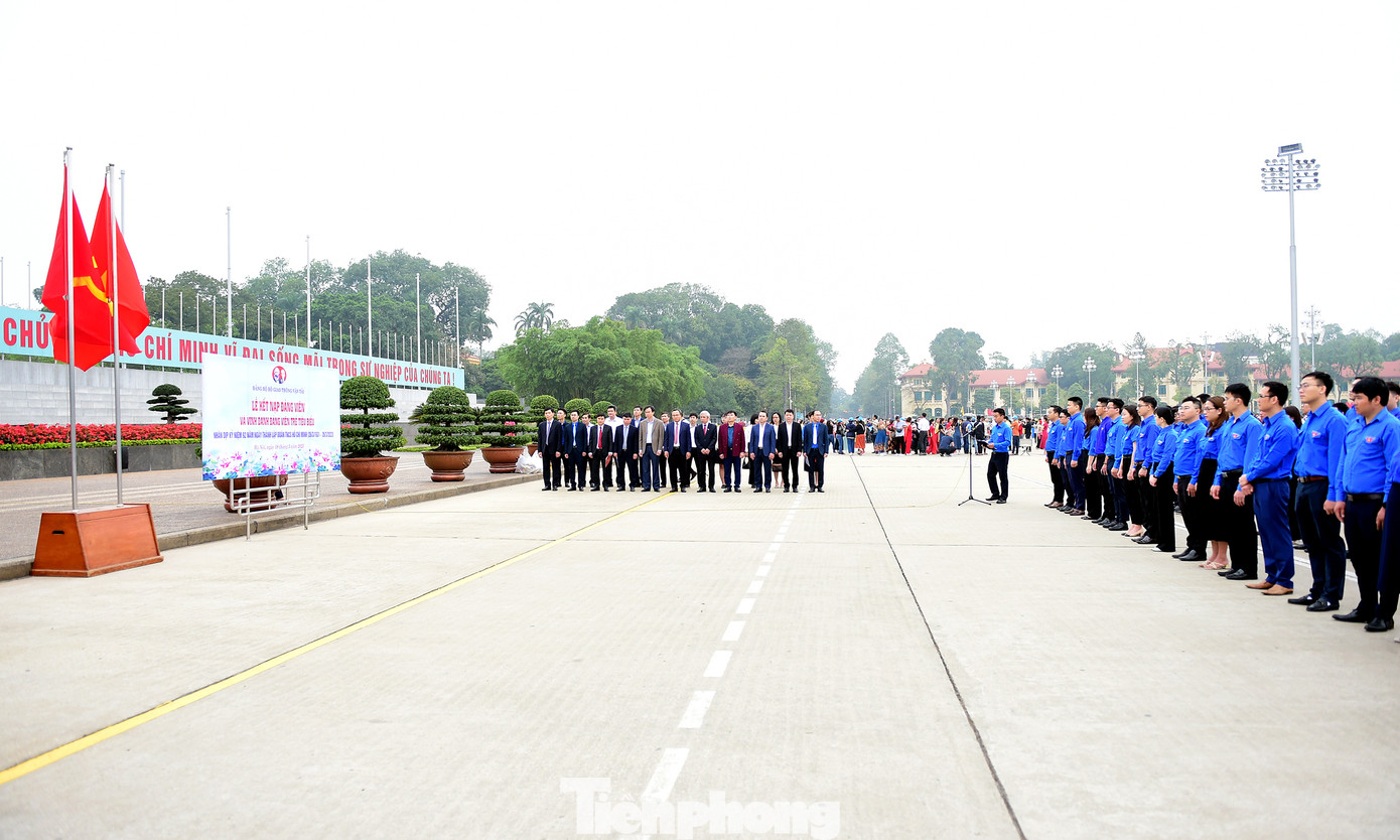 Nhân kỷ niệm 92 năm ngày thành lập Đoàn TNCS Hồ Chí Minh (26/3/1931 - 26/3/2023); 75 năm Ngày truyền thống Đảng bộ Khối các cơ quan Trung ương và Đảng bộ Giao thông vận tải, ngày 18/3, tại Quảng trường Ba Đình (Hà Nội), Đoàn Thanh niên Bộ Giao thông vận tải tổ chức lễ vinh danh đảng viên trẻ tiêu biểu và kết nạp tập trung đảng viên mới.