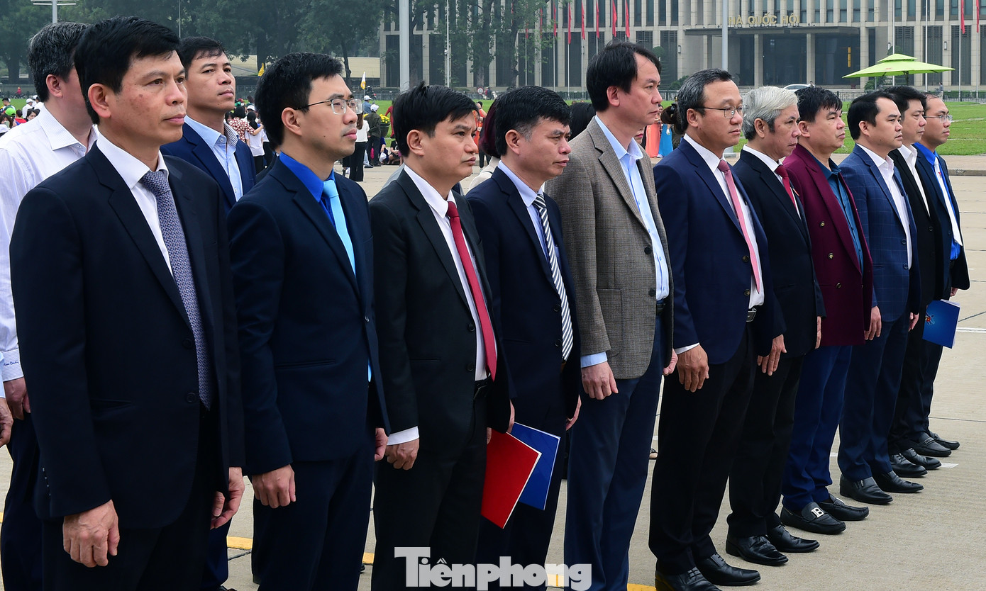 Tham dự buổi lễ có ông Lê Anh Tuấn, Phó Bí thư Ban Cán sự đảng, Bí thư Đảng ủy, Thứ trưởng Bộ Giao thông vận tải; ông Đào Văn Tiến, Phó Bí thư thường trực Đảng ủy Bộ Giao thông vận tải; anh Bùi Hoàng Tùng, Bí thư Đoàn Khối các cơ quan Trung ương.