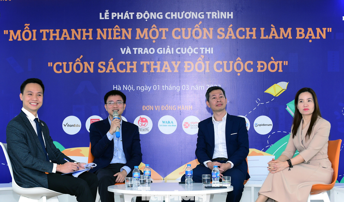 Các diễn giả khách mời giao lưu tại chương trình. Ảnh: Xuân Tùng