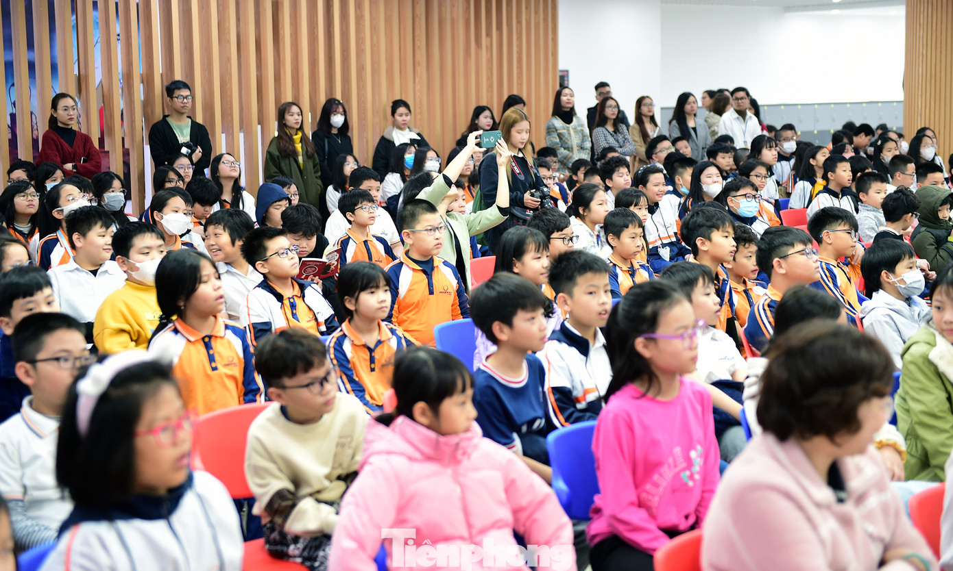 Các em học sinh tham gia chương trình. Ảnh: Xuân Tùng