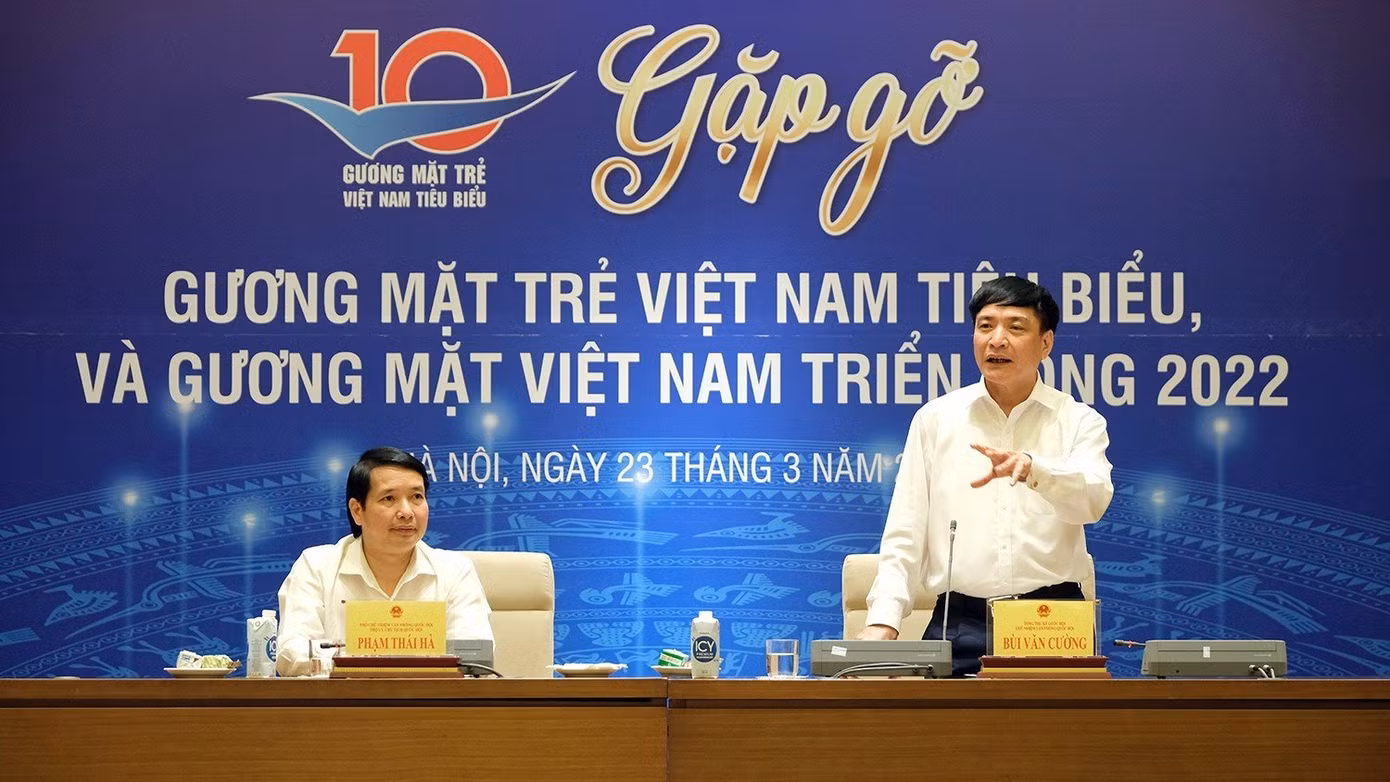 Ông Bùi Văn Cường, Tổng Thư ký Quốc hội, Chủ nhiệm Văn phòng phát biểu tại chương trình. Ông Bùi Văn Cường, Tổng Thư ký Quốc hội, Chủ nhiệm Văn phòng phát biểu tại chương trình.