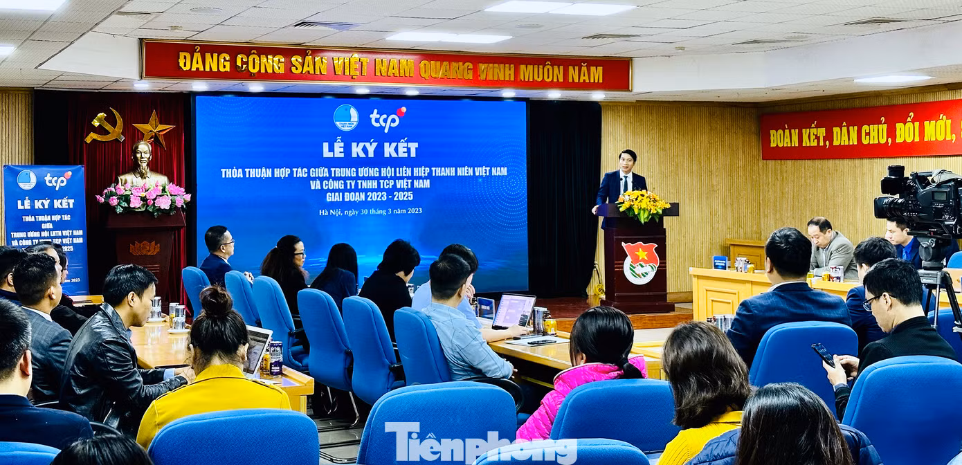 Toàn cảnh chương trình ký kết. Ảnh: Xuân Tùng