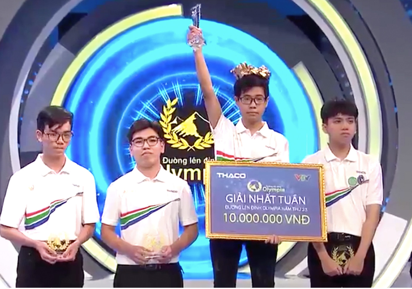 Hoàng Nam giành được vòng nguyệt quế trận thi tuần 2 tháng 3 quý II Đường lên đỉnh Olympia. Hoàng Nam giành được vòng nguyệt quế trận thi tuần 2 tháng 3 quý II Đường lên đỉnh Olympia.