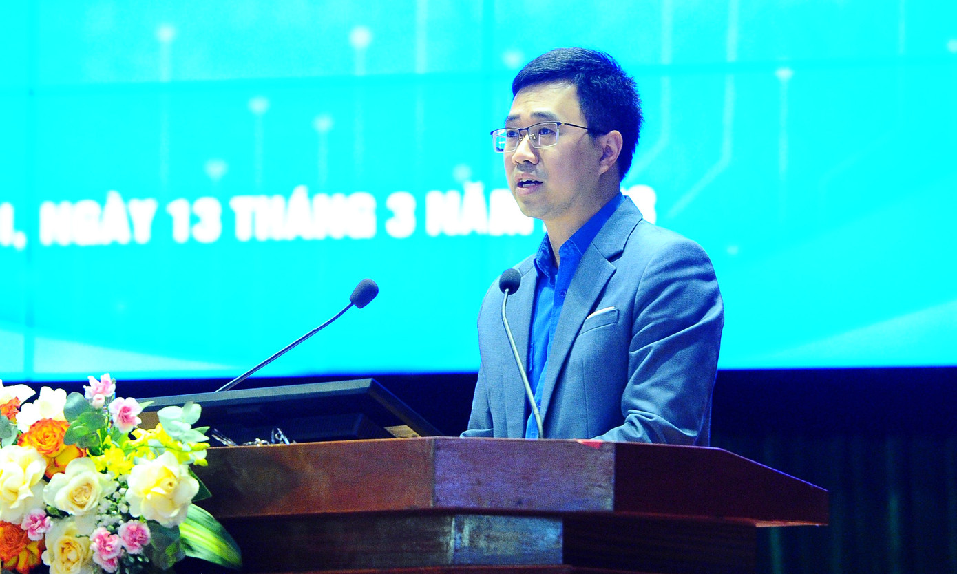 Anh Bùi Hoàng Tùng phát biểu tại hội nghị.