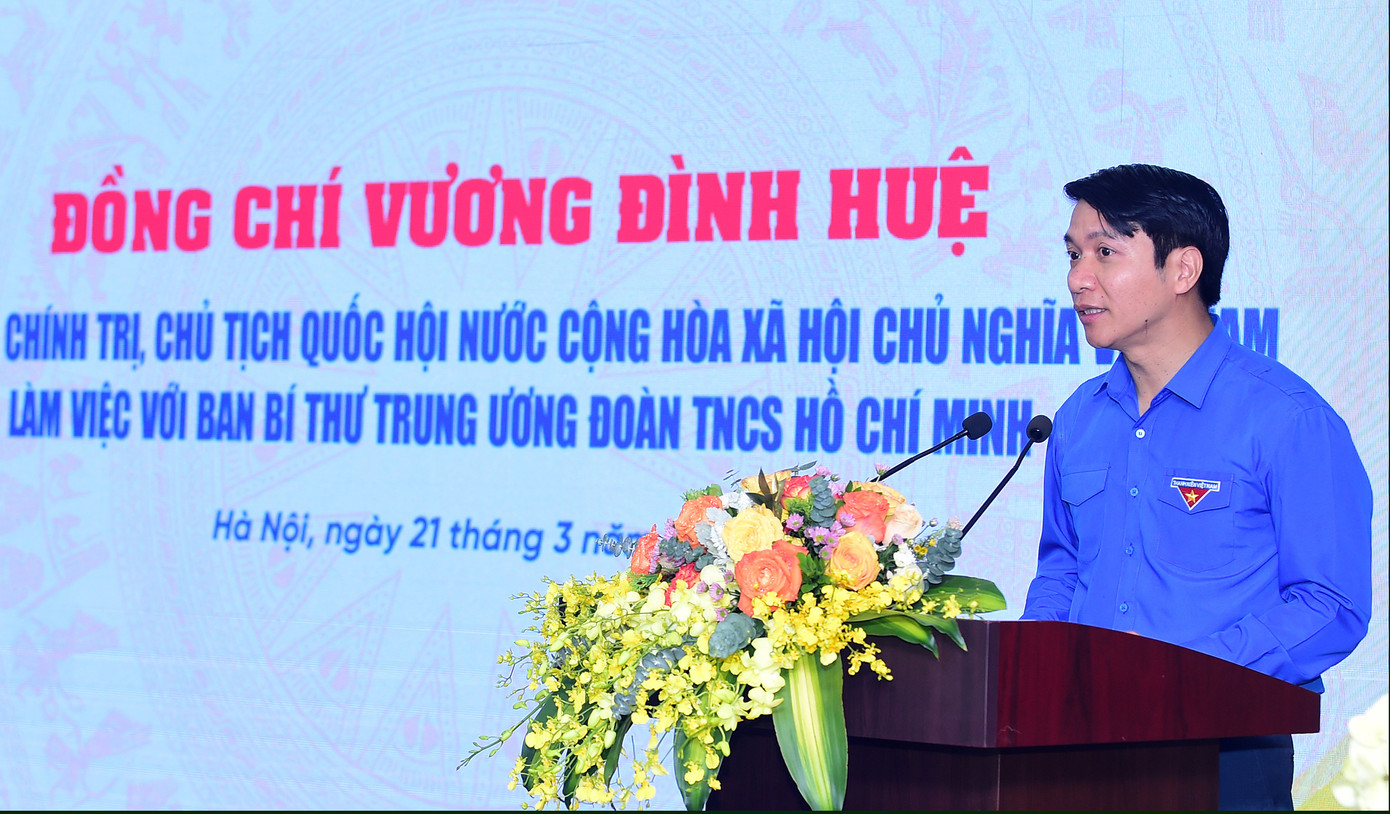 Anh Nguyễn Ngọc Lương trình bày báo cáo tại chương trình. Ảnh: Xuân Tùng