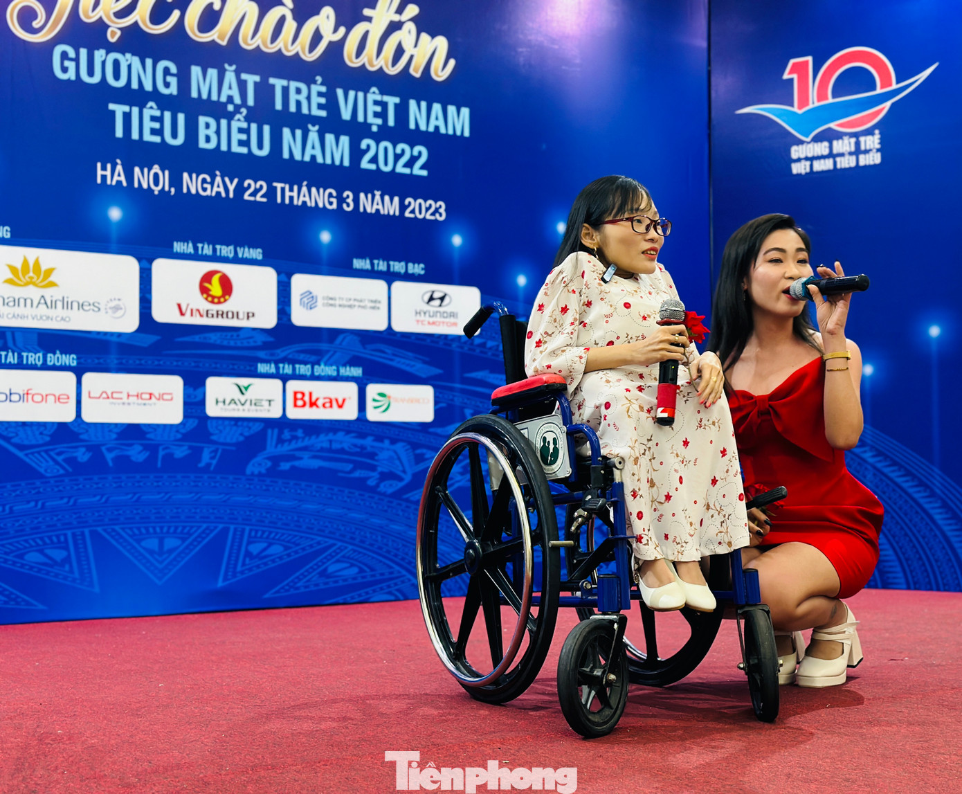 Hai Gương mặt trẻ Ngọc Tâm và Hà Myo cùng thể hiện ca khúc "Sống như những đóa hoa" trên sân khấu chương trình. Ảnh: Xuân Tùng Hai Gương mặt trẻ Ngọc Tâm và Hà Myo cùng thể hiện ca khúc "Sống như những đóa hoa" trên sân khấu chương trình. Ảnh: Xuân Tùng