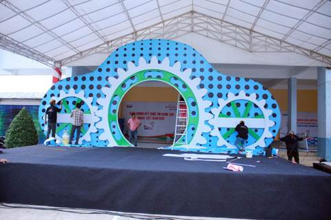 Sân khấu Toyota dành cho sinh viên đang hoàn thiện 