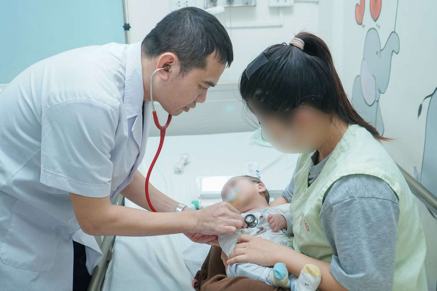 Bệnh nhi đang hồi phục rất tốt sau ca mổ. Ảnh: Bệnh viện cung cấp Bệnh nhi đang hồi phục rất tốt sau ca mổ. Ảnh: Bệnh viện cung cấp